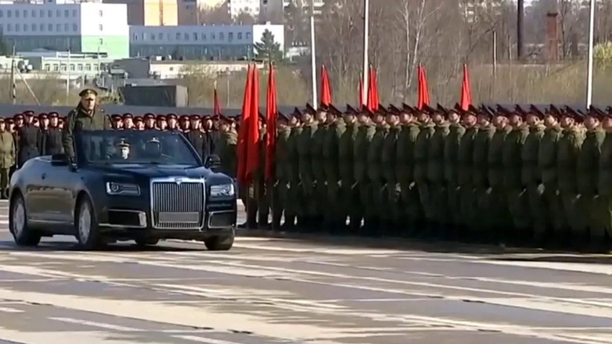 Aurus Senat e mai ceva ca Mercedes-Maybach. Câți clienți au comandat o mașină ca a lui Vladimir Putin în versiune decapotabilă?