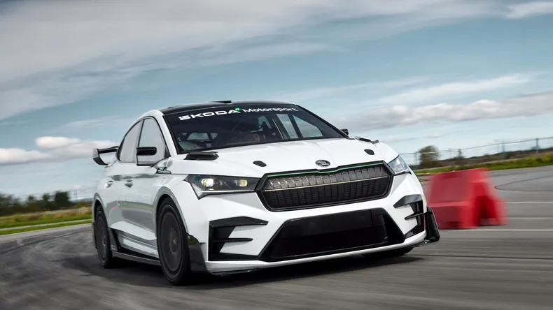 Skoda prezintă o variantă actualizată a conceptului Enyaq RS Race