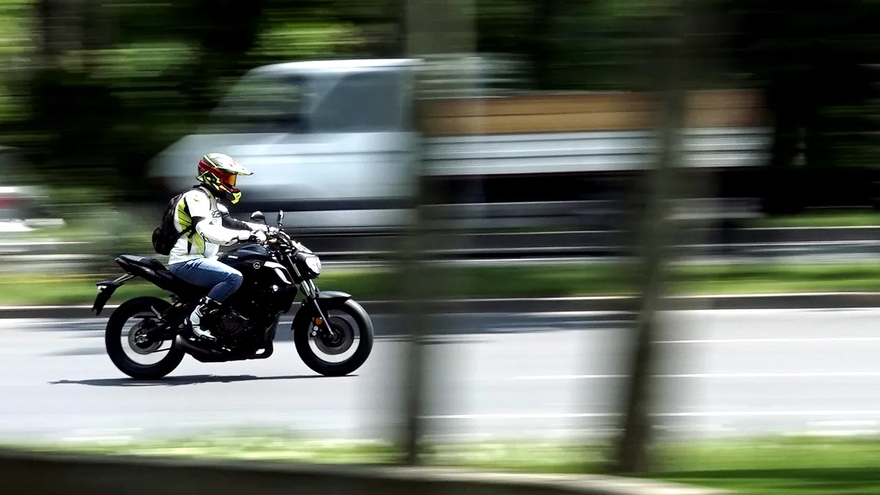 ce-motocicleta-ai-voie-sa-conduci-cu-permis-categoria-b-in-2025 