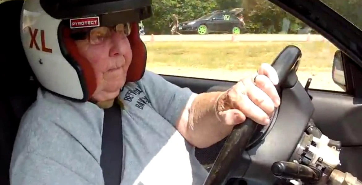 VIDEO: Bunicuţa-pilot conduce la Rallycross deşi are 91 de ani!