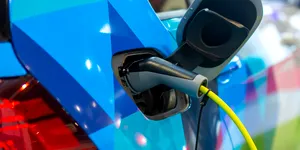 Vânzările de mașini electrice sunt în scădere! Românii preferă motorizările tradiționale