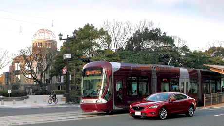 Mazda prezintă o nouă tehnologie de siguranţă în trafic