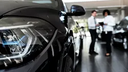 Românii bagă tot mai mulți bani în mașini și motociclete. Ce arată noile date INS