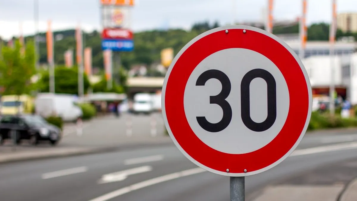 Încă un oraș din România ia în calcul trecerea la limita de viteză de 30 km/h
