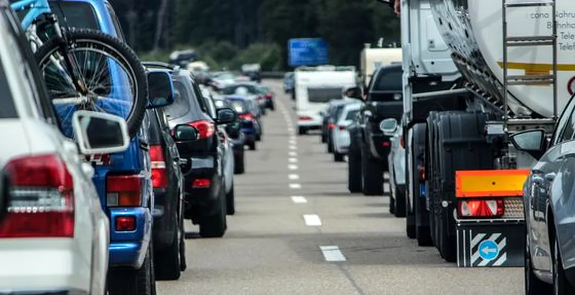 Trafic aglomerat pe A1 Bucureşti – Piteşti şi DN1. Care sunt rutele alternative