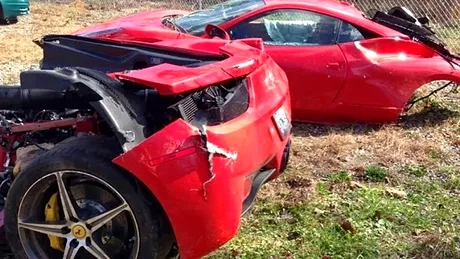 Consecinţele unui accident cu Ferrari 458 Italia la peste 200 km/h