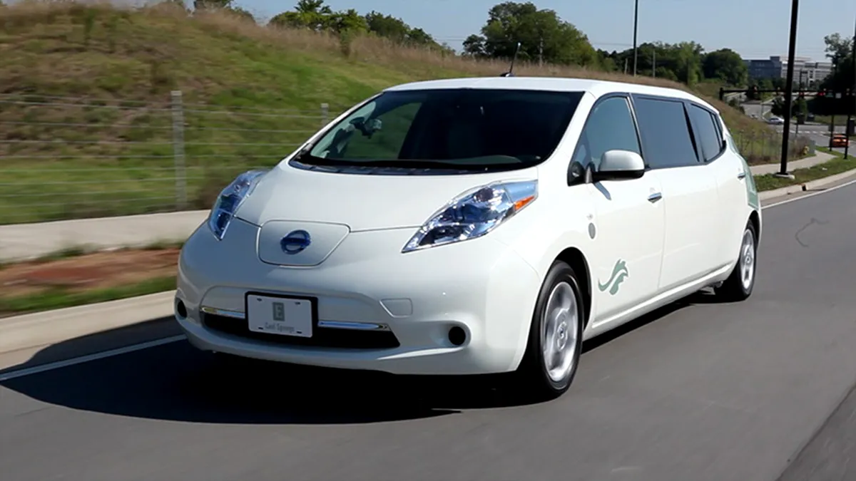 Singurul Nissan Leaf limuzină din lume se vinde