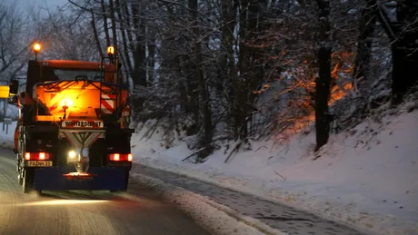 Cum protejezi mașina de efectul coroziv al materialelor antiderapante