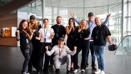 VELO și echipa McLaren de Formula 1 creează o experiență memorabilă pentru fani prin campania „Live Your Fandom” (P)