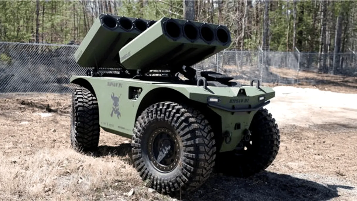 Acest ATV autonom este amfibiu și are și rachete în dotare. Ripsaw M1 UGV este, de asemenea, și complet electric