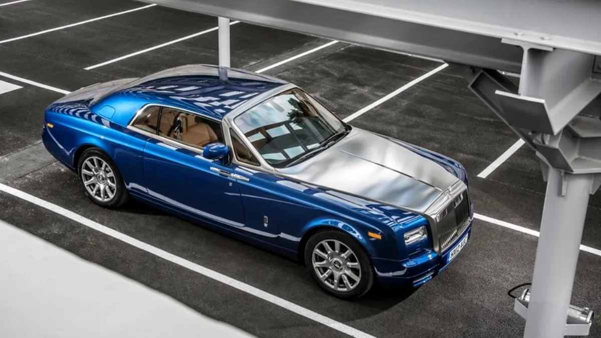 Cererea pentru maşinile de lux Rolls-Royce este în creştere