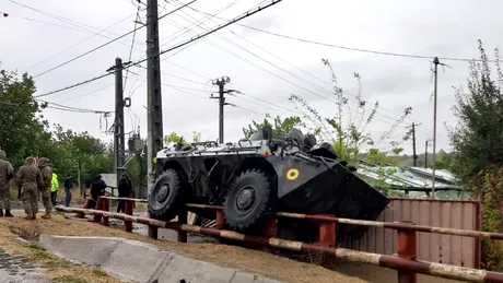 Un transportor blindat al armatei a rămas fără frâne