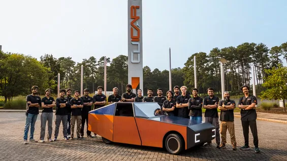Luminetta, mașina solară creată de studenți care produce mai multă energie decât consumă. Proiectul, susținut de BMW