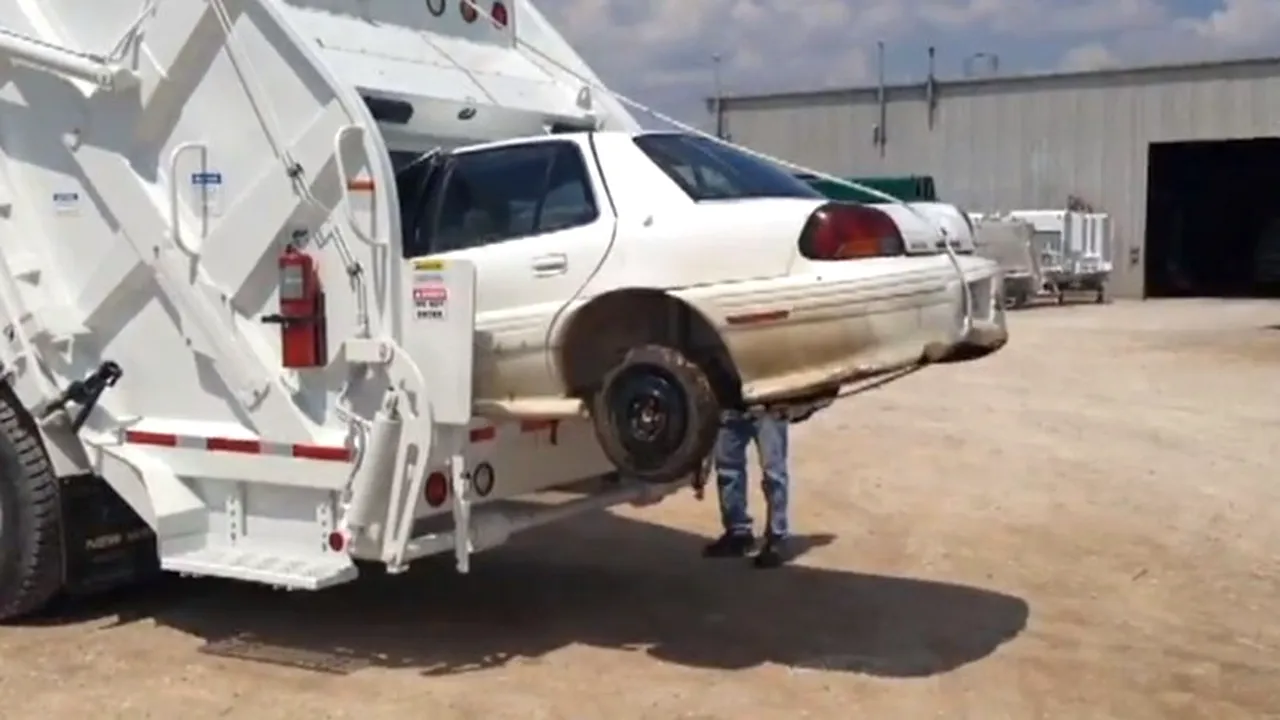 1-compactor-gunoi-mananca-masina 