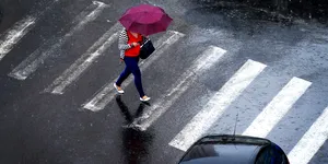 Ce amenzi riști dacă parchezi la 3 metri de trecerea de pietoni? Care e distanța minimă în 2025
