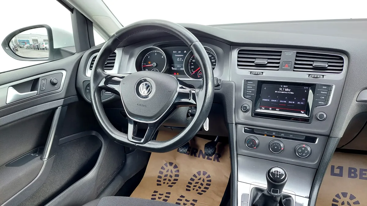 Banca Transilvania vinde un Golf 7 într-o configurație rară. Care este prețul compactei germane?