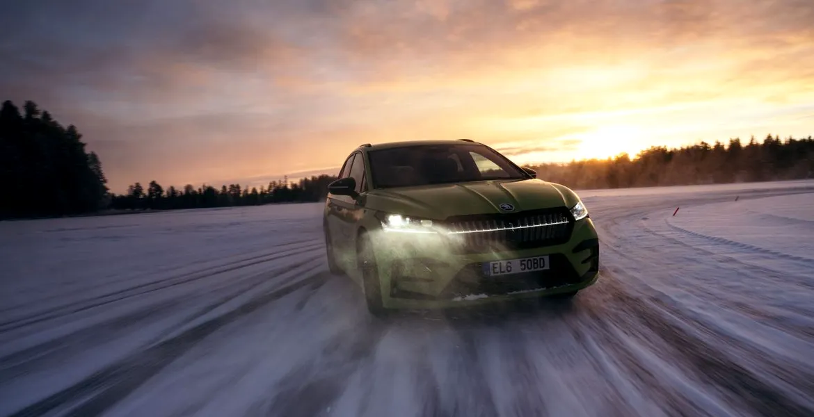 SUV-ul electric Skoda Enyaq a bătut toate recordurile la categoria drift pe gheață – VIDEO