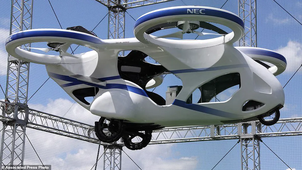 Maşină cu funcţii de dronă, testată de japonezi - VIDEO