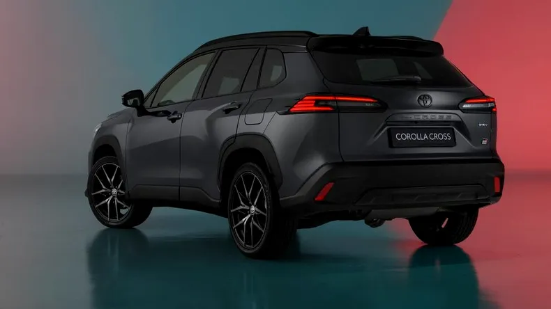 Toyota Corolla Cross facelift își dezvăluie latura sportivă și în 2025