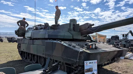 Moment important: Tancul francez Leclerc a doborât cu succes o dronă FPV folosindu-și tunul de 120 mm. Vehiculul apără și România