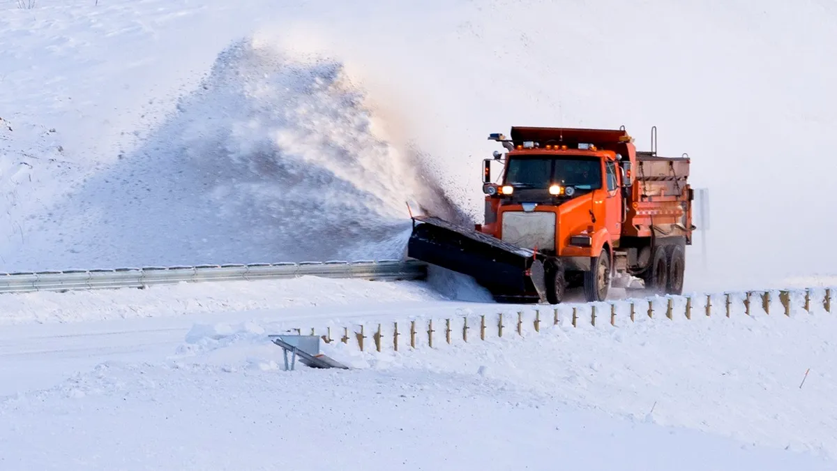 Un sector din Transalpina a fost închis circulației din cauza ninsorii