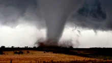 Povestea omului rămas captiv într-o tornadă! Cum a scăpat cu viață?