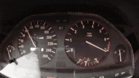 VIDEO: Cum accelerează un BMW Seria 3 E30 „ursuleţ” cu (foarte) multă putere sub capotă