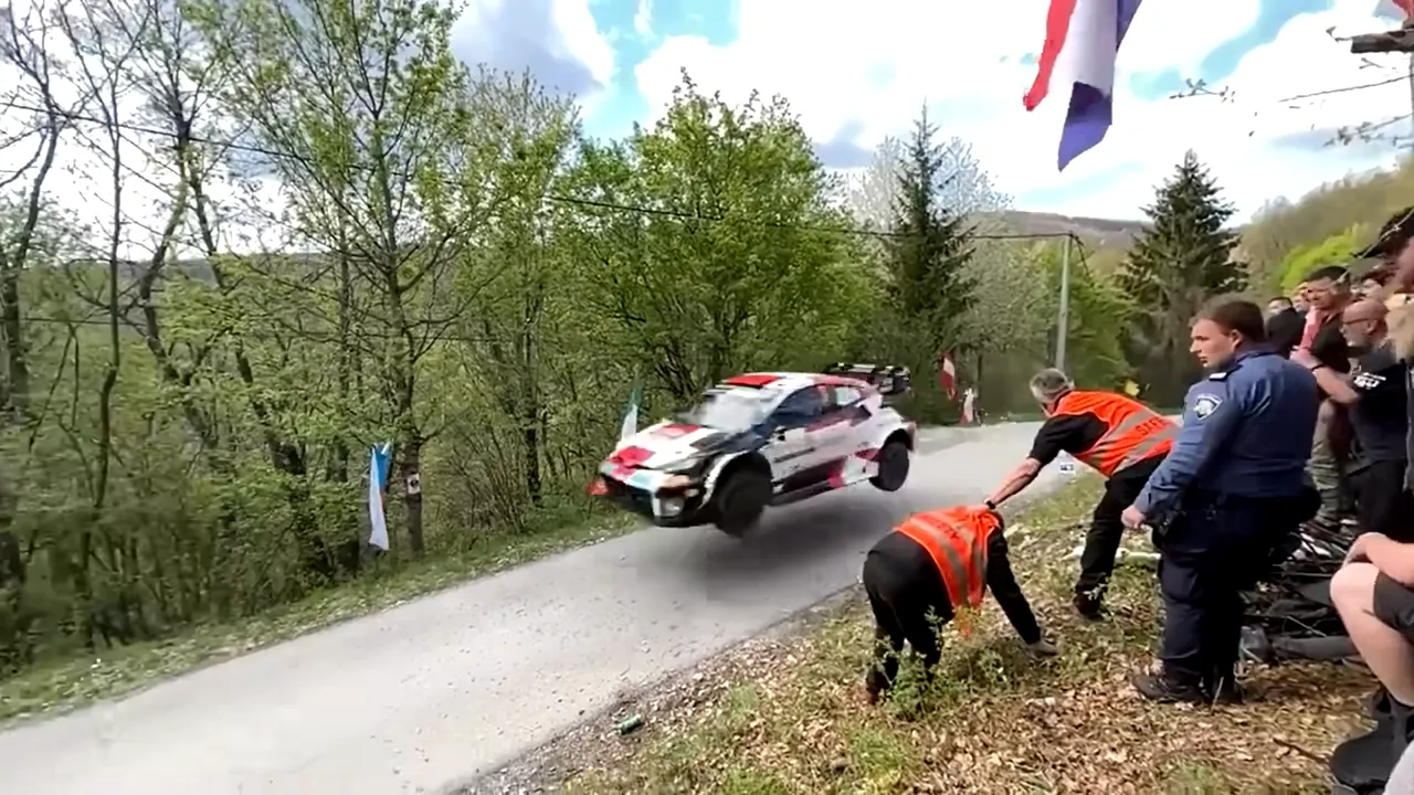 la-un-pas-de-dezastru-altercatie-intre-spectatorii-unei-etape-de-raliu-chiar-in-mijlocul-drumului-video 9 