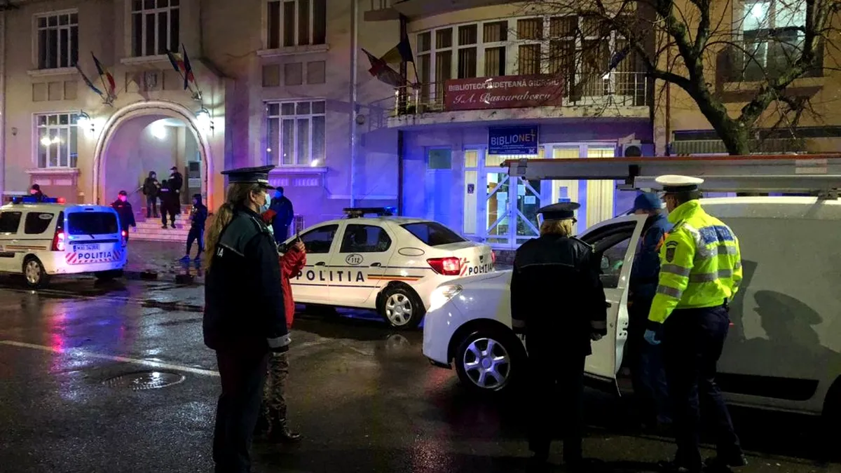 Câte persoane au fost amendate de polițiști în prima noapte cu restricții de circulație