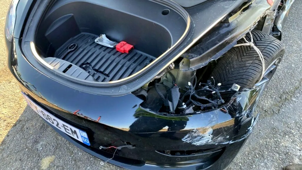 Cât costă o Tesla Model 3 avariată? Cea mai căutată mașină electrică a ajuns pe Mobile.de