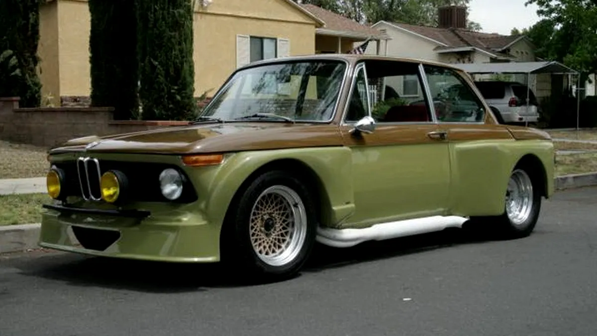 Legendarul BMW 2002, acum şi în varianta cu tuning american. FOTO