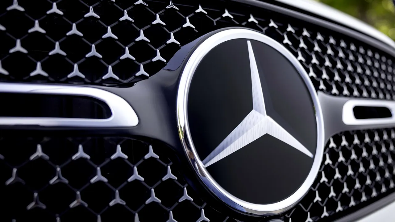 Mercedes-Benz a dezvăluit noua generație a SUV-ului compact GLC 