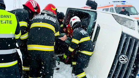 Microbuz cu 16 pasageri, răsturnat pe DN5, în zona Plopșoru. A fost activat Planul Roșu de Intervenție