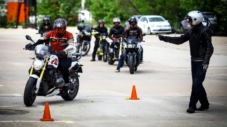 BMW Motorrad şi RideX oferă cursuri gratuite de coducere defensivă pentru motociclişti