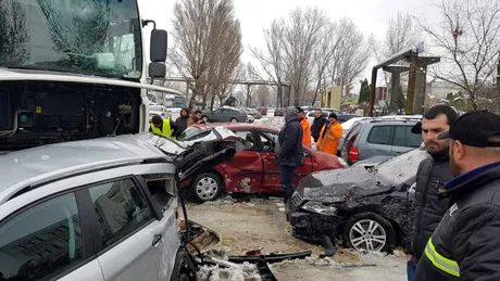 Un şofer de TIR urcat beat la volan a distrus 9 maşini în Iaşi - VIDEO