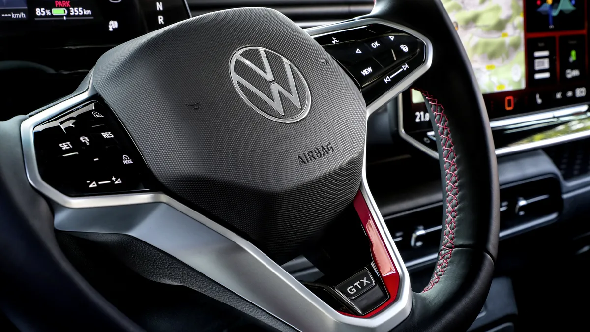 Profitul Volkswagen a scăzut cu 20% în prima parte a anului