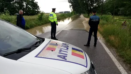 Cod roşu de inundații în Buzău: drumuri blocate, alunecări de teren şi intervenţii de urgenţă