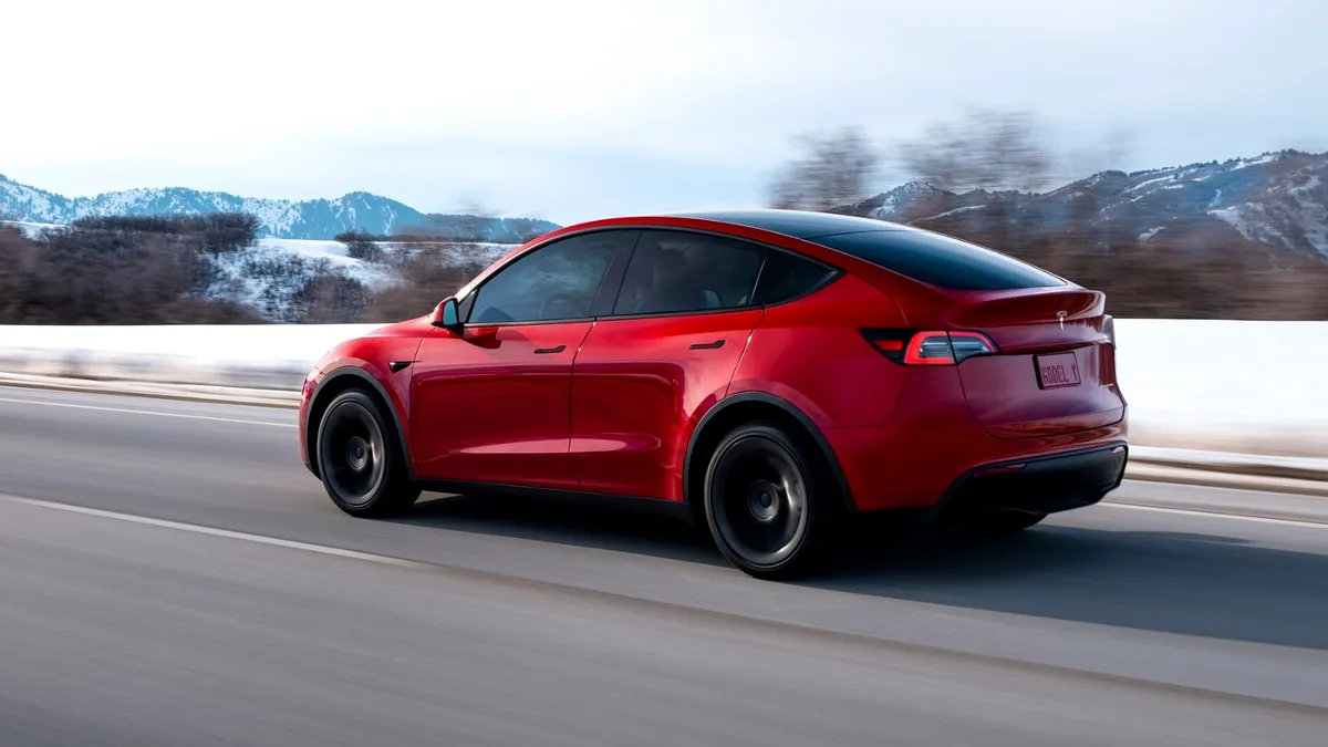 Mașini pentru care anvelopele de iarnă nu sunt obligatorii. Regula din Codul Rutier 2025 pe care puțini o cunosc