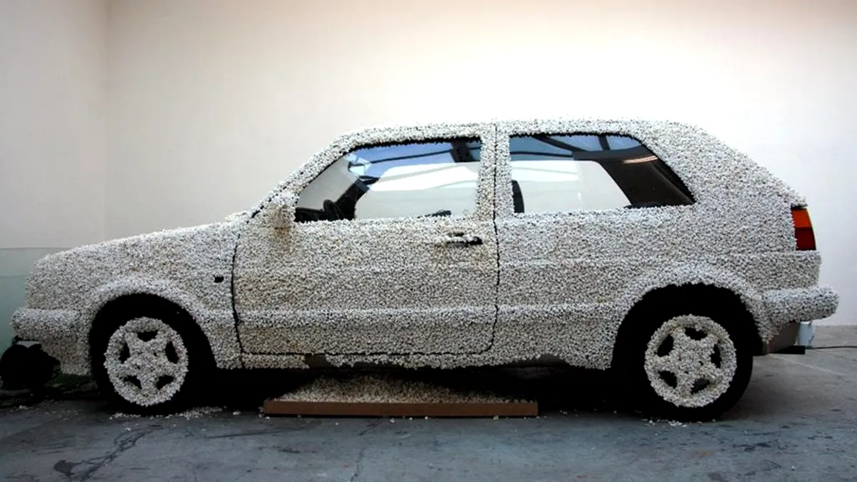 Un VW Golf îmbrăcat în popcorn e camuflajul perfect la cinema