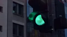 NOUA REGULĂ de circulație. De la 1 octombrie NU MAI AI VOIE să faci asta la trecerile de pietoni!
