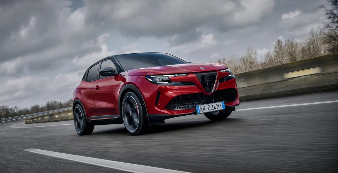 Alfa Romeo este următorul producător ce renunță la planurile pentru electrificare
