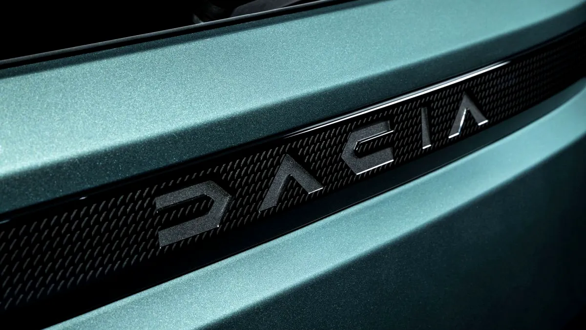 Dacia rămâne în România, dar s-ar putea să nu mai producă nicio mașină nouă. Avertismentul transmis de AEI