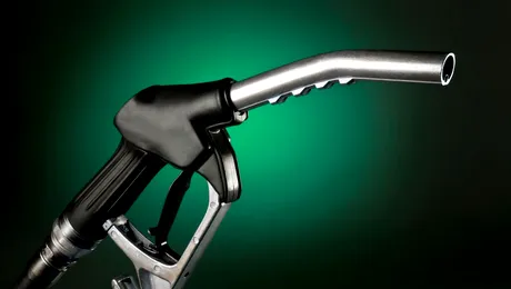 Motorina ar putea deveni mai ieftină. Legea privind reducerea accizei a intrat în vigoare