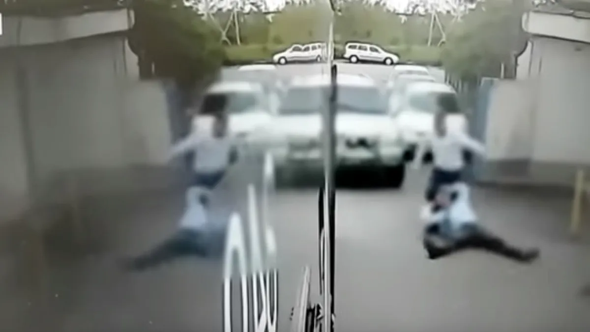 Un poliţist îl loveşte cu capul în gură pe un şofer de autobuz după o banală şicană în trafic - VIDEO