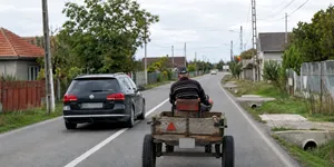 Cod Rutier 2026: Amendă și permis suspendat pentru șoferii care depășesc un motocultor pe linia continuă