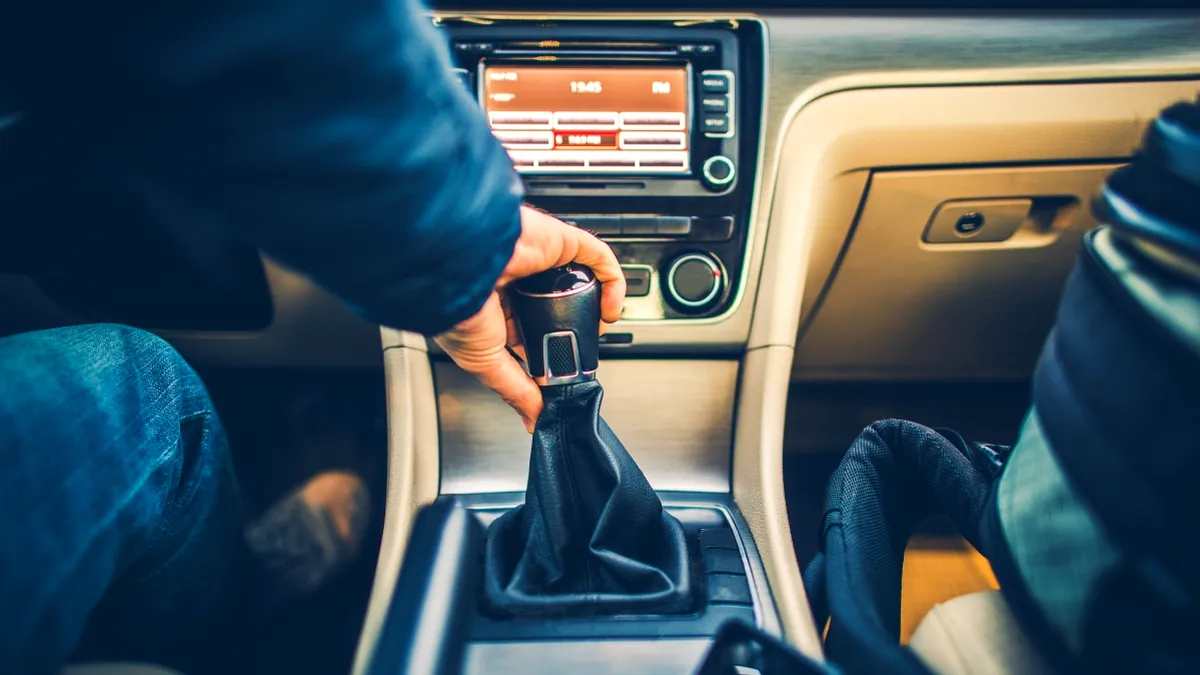 2025: La câți KM trebuie înlocuit ambreiajul? Cât costă un kit de ambreiaj complet