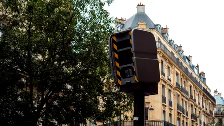 O șoferiță din Franța a primit zeci de amenzi pentru depășirea vitezei medii. Nu a înțeles cum funcționează aparatul