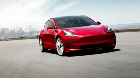 Motivul pentru care Tesla recheamă în service peste 285.000 de mașini