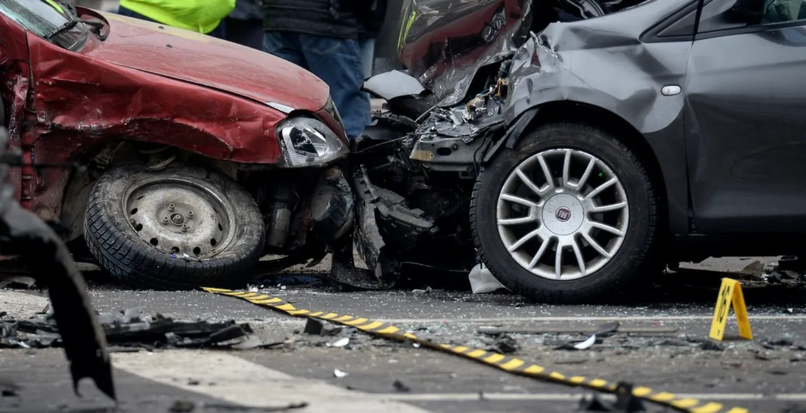 Cartea de Salvare la Bord te ajută în caz de accident. Cum o poţi obţine gratuit de pe internet şi ce trebuie să faci cu ea