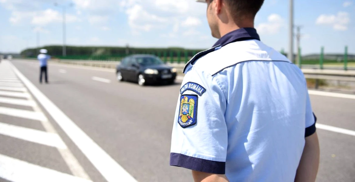 Poliţia Română îi sfătuieşte pe şoferi să nu mai dea flash-uri de avertizare, pentru că pot face mai mult rău decât bine: „Te-ai gandit la asta? Probabil că nu”